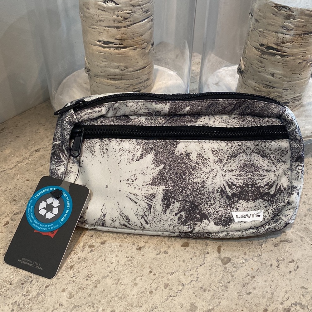 Levi’s Hip Sack/Crossbody Bag - Picture 2 of 9
